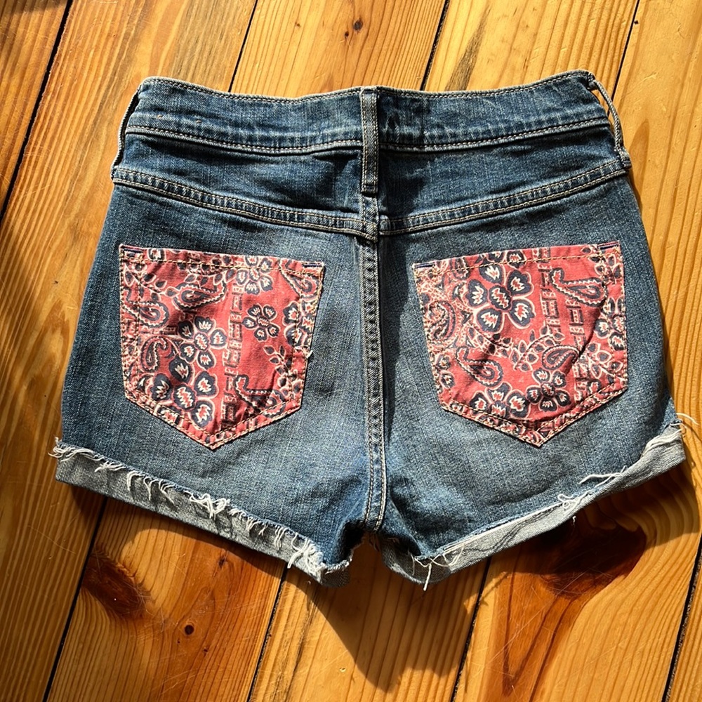 Hollister High-rise Shorts w/ Paisley Pockets